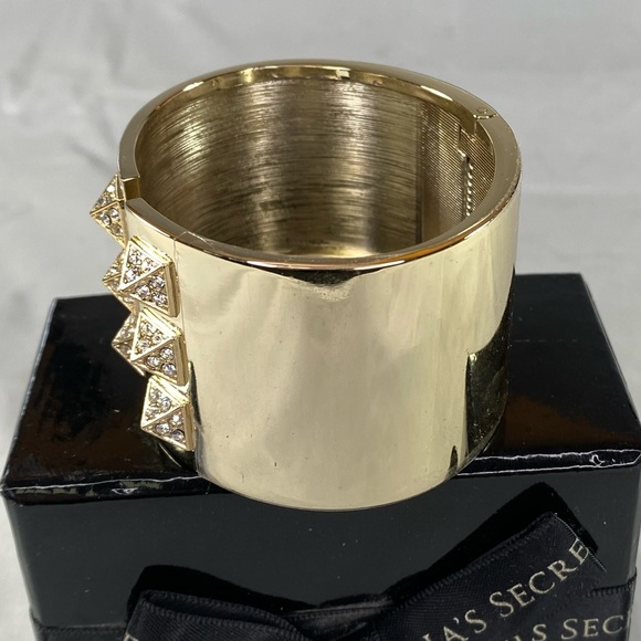 NWT VICTORIA’S SECRET | Hinged Bangle Bracelet Gold Tone - Picture 10 of 11